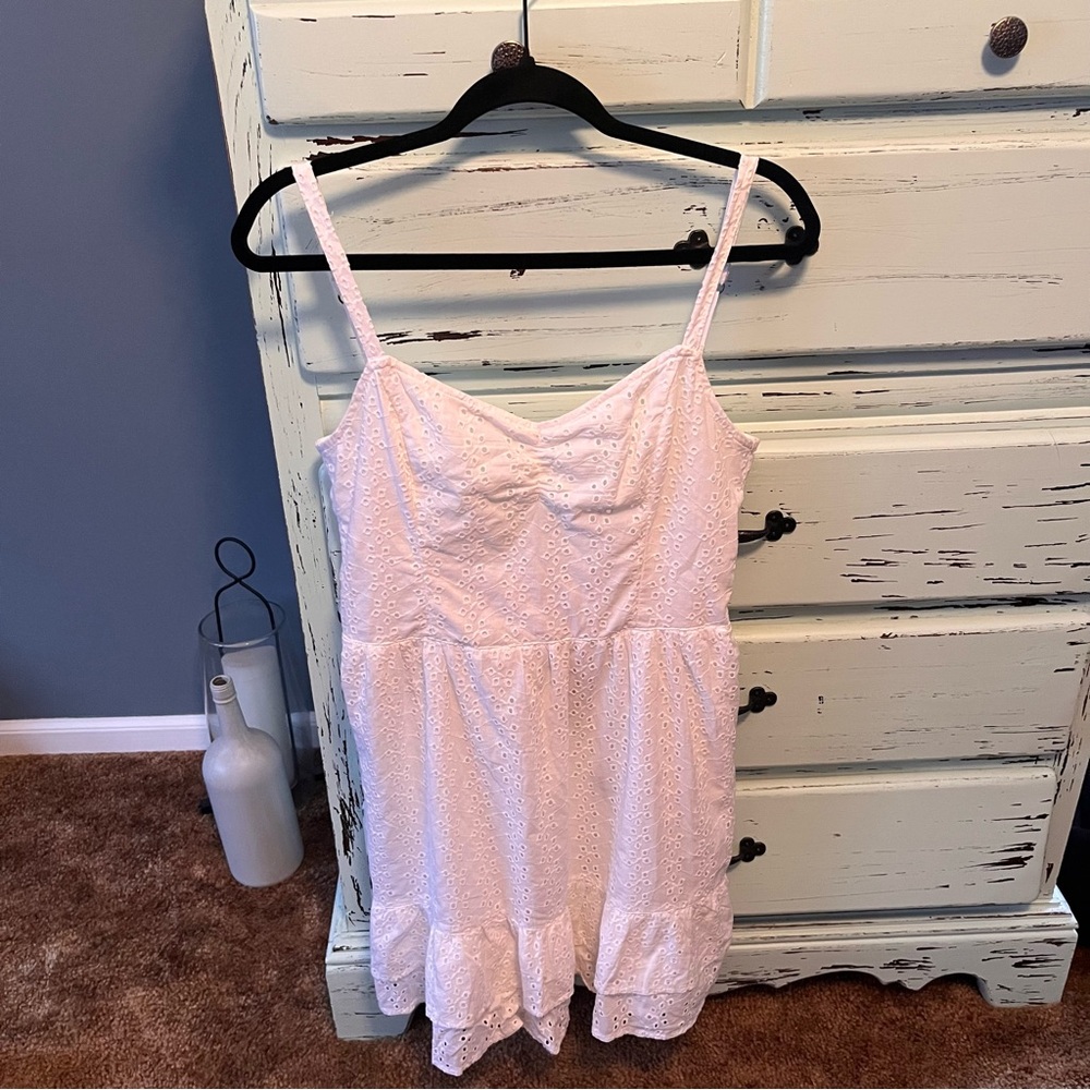 Hollister White Eyelet Dress with tie in back. Size medium, NWT.